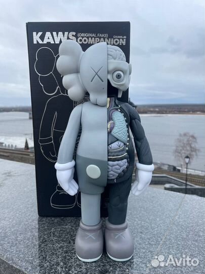 Коллекционная игрушка kaws 37см