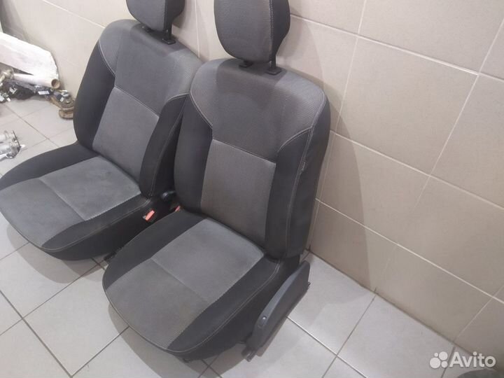 Сиденье передние. Рено Ниссан