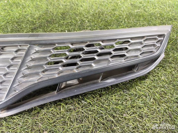 Решетка радиатора передняя Honda Fit GE6 L13A