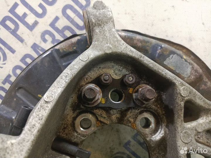 Поворотный кулак задний правый Toyota Mark X седан