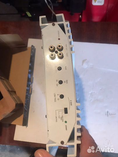 Автомобильный усилитель с акустикой