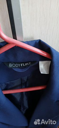 Офисный женский костюм