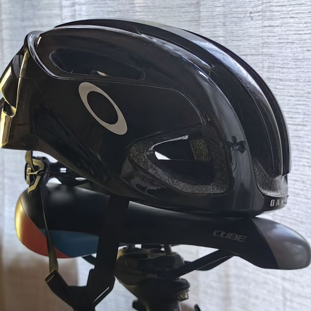 Велошлем oakley ARO3 52-56 см