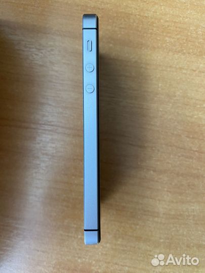 iPhone SE, 16 ГБ