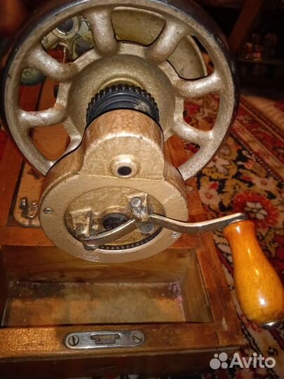 Швейная машинка+ приставка зигзаг и иглы в подарок