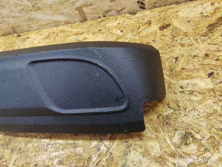 Боковой пластик переднего сиденья Ford focus 2