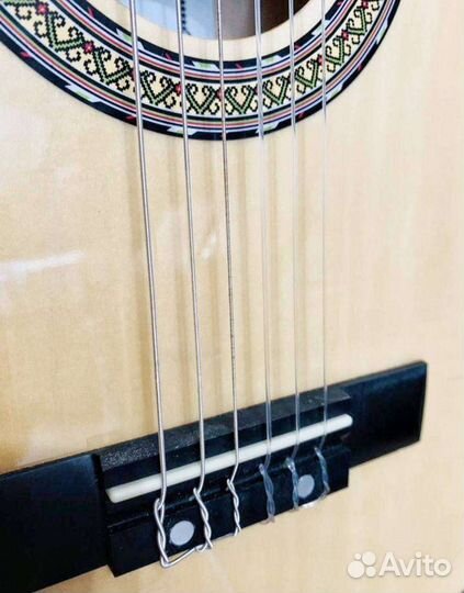 Классическая гитара натуральная