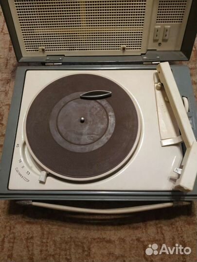 Проигрыватель винила СССР