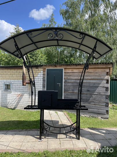 Мангал с крышей