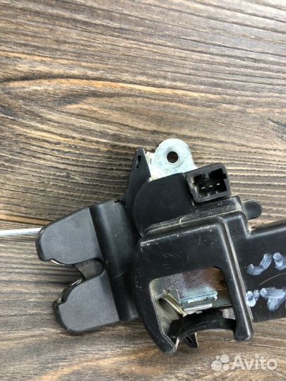 Замок багажника Hyundai Solaris 1 1.6 2013