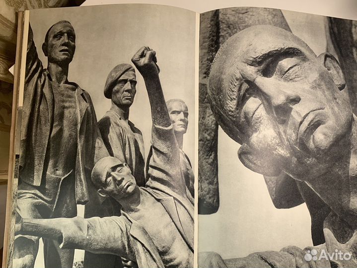 Книга- альбом. Мемориальные ансамбли гдр