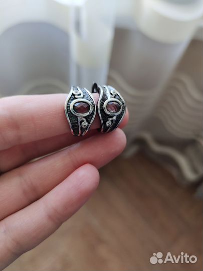 Серебряные серьги камень султанит