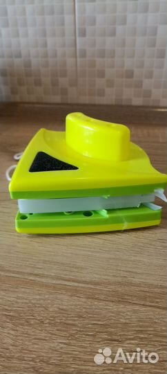 Магнитная щётка для мытья окон