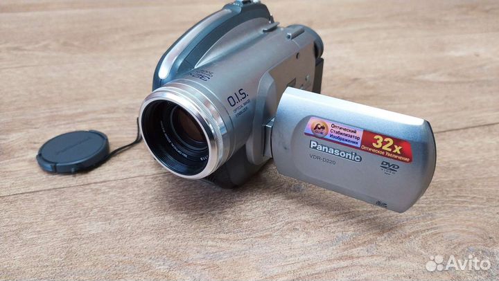 DVD-Видеокамера Panasonic VDR-D220