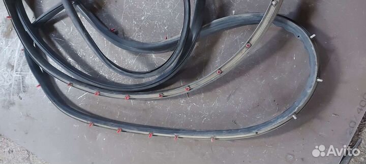 Уплотнитель двери на Audi A8 D3