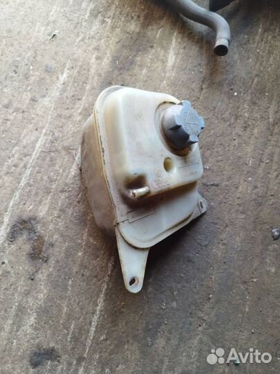 Бачок расширительный Audi 100 С3 445 1986