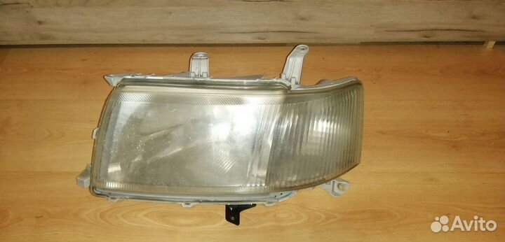 Фара Toyota probox 2002. Оригинальная
