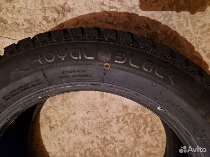 Royal Black Royal Stud 205/55 R16