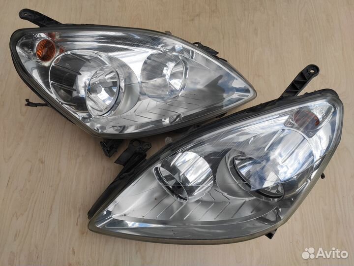 Фары передние Хром на Opel Zafira B