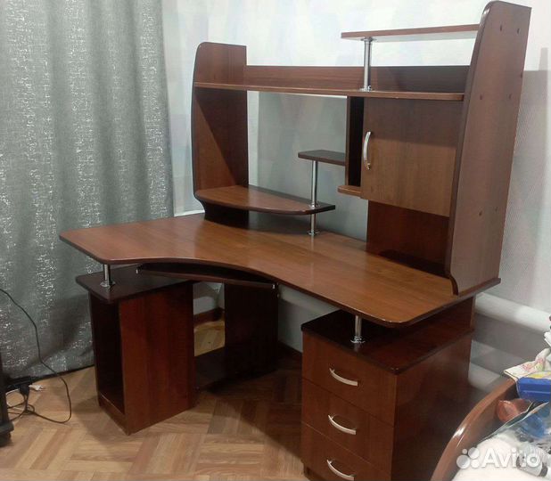 Кровать и компьютерный стол