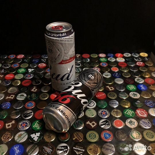 Журнальный столик из пивных крышек с эпоксидкой