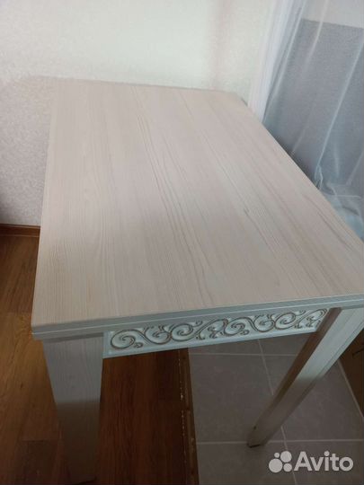 Обеденный стол