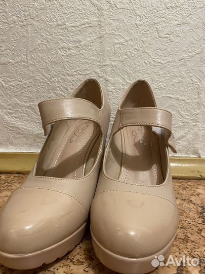 Туфли женские 38 размер бежевые
