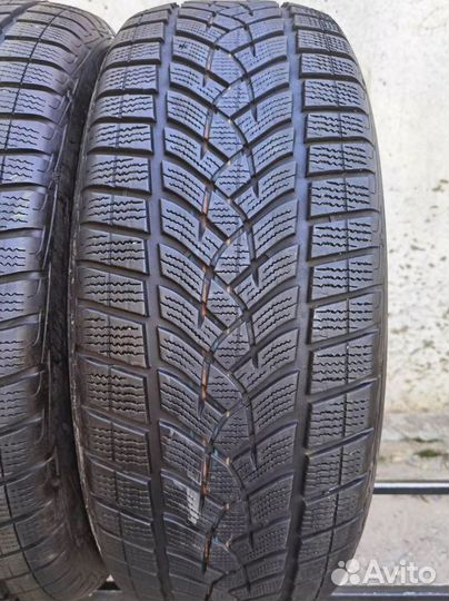 Goodyear UltraGrip Performance 235/55 R19 105V