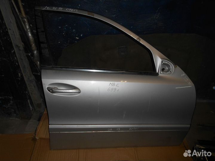 Дверь боковая передняя правая W211