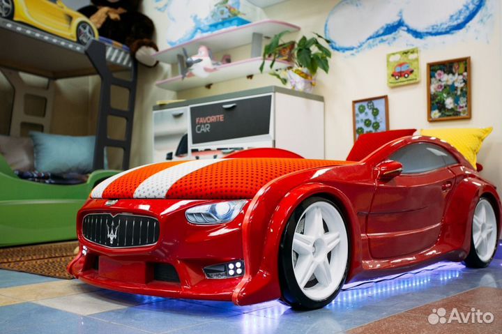 Детская кровать машинка с матрасом и колесами