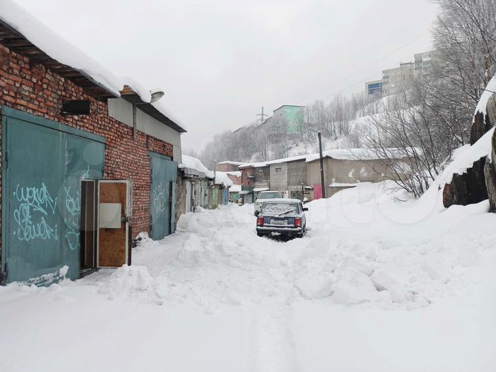 Гараж, > 30 м²