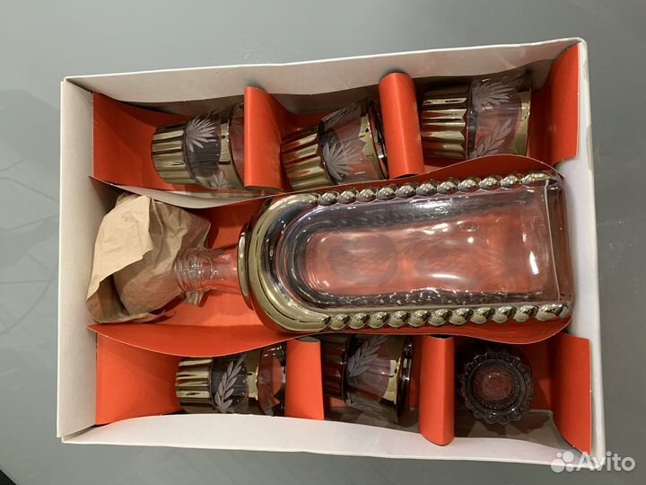 Графин со стопками