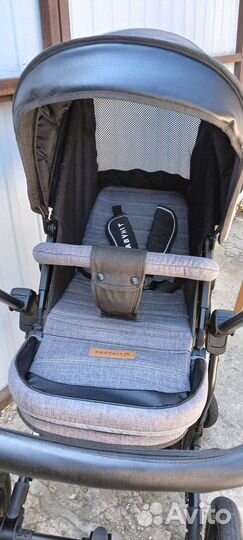 Коляска 2 в 1 как новая в пользовании семь месяцев