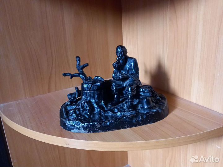 Статуэтка из чугуна