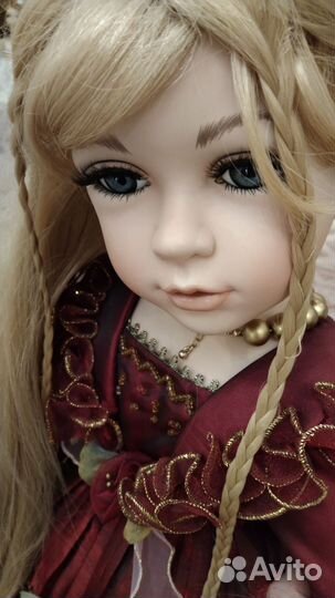 Кукла фарфоровая коллекционная