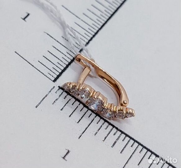 Серьги с синтетическим камнем Золото