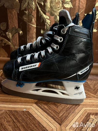Коньки хоккейные