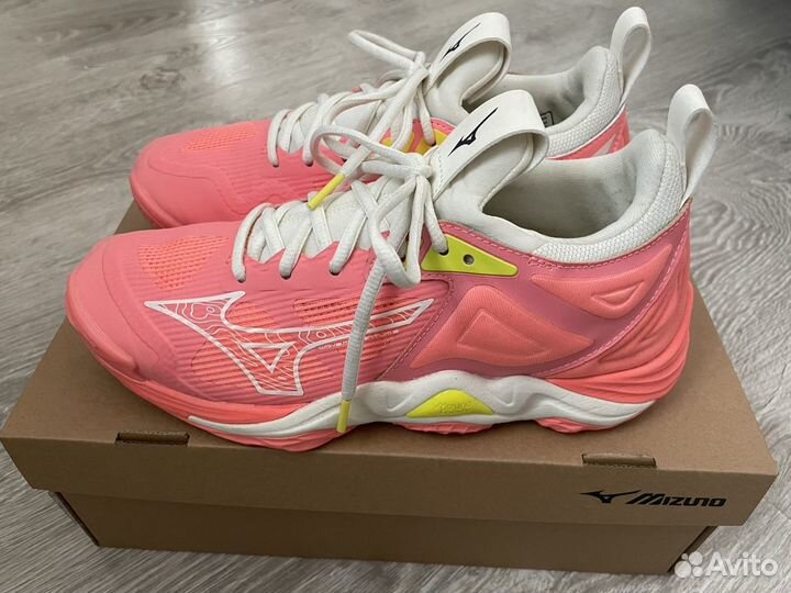 Волейбольные кроссовки mizuno женские