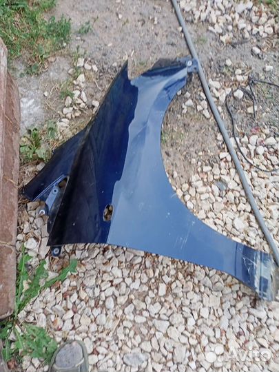 Переднее правое крыло Мазда 5