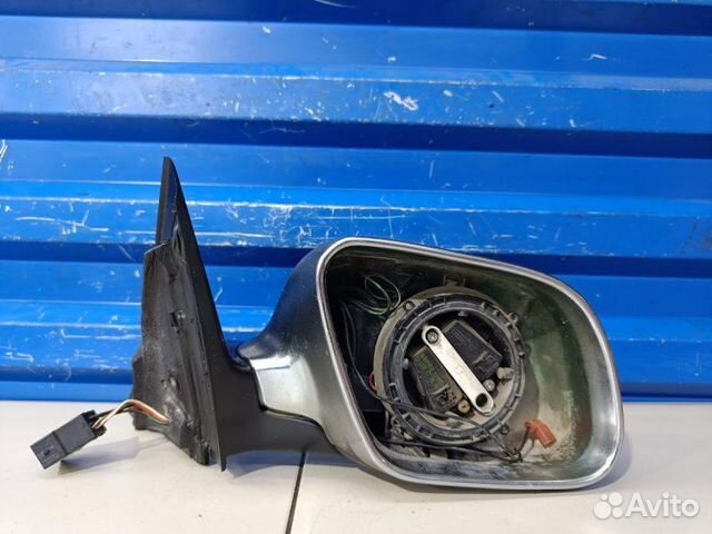 Зеркало правое Audi A6 C5 2.4 ALF 1998
