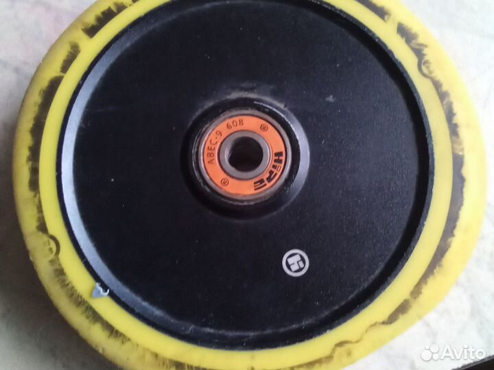 Колесо на трюкавой самокат