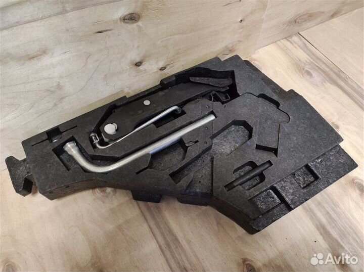 Ниша инструмента Audi A3 8P