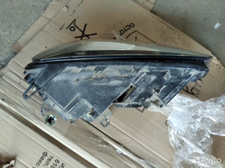 Фара левая VW Touareg 2010-2014 галоген