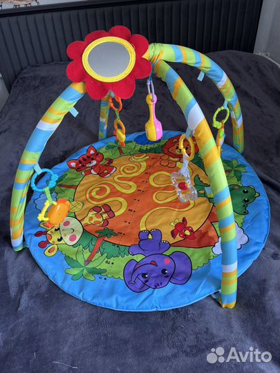 Развивающий коврик для малышей с дугами