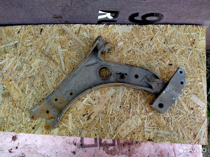 Рычаг передний правый Volkswagen Jetta