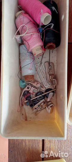 Швейная машинка чайка 142м