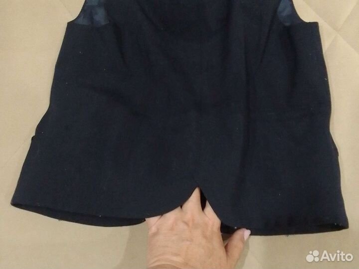 Жилет новый для девочки,128 -134 школьный