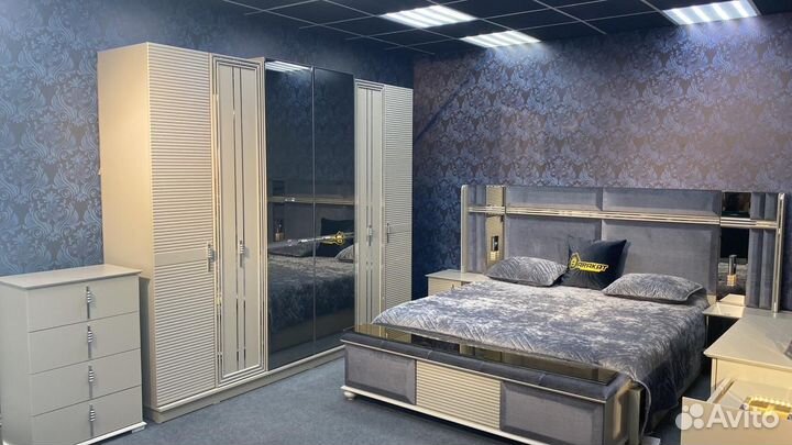 Спальный гарнитур