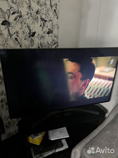 Стеклянная тумба под тв телевизор
