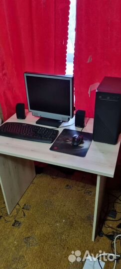 Компьютерный стол